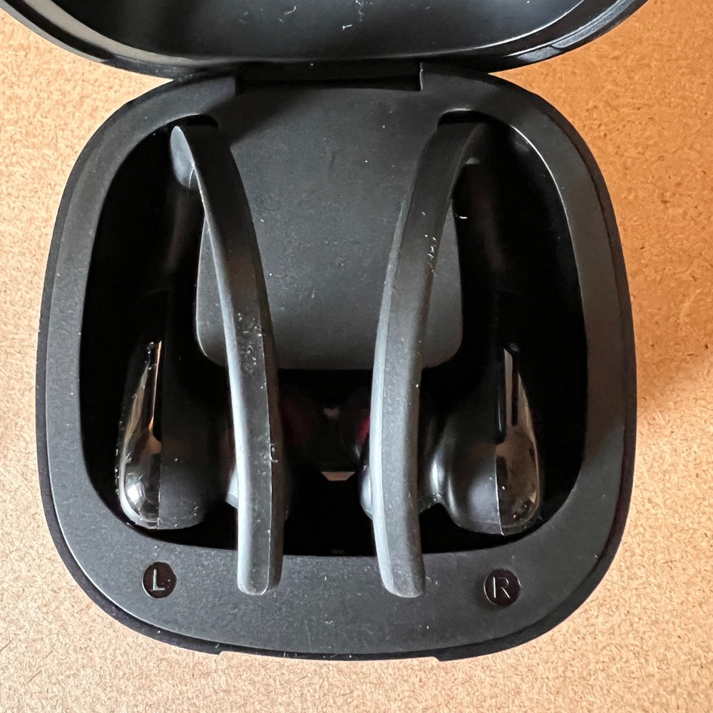 Wireless sport Bluetooth earbuds